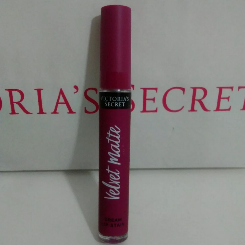 Victoria's Secret Matte Cream Lip Stain Scandalous